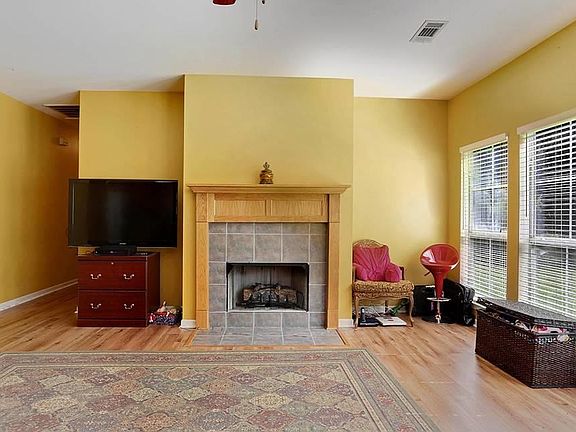 4th image of 10028 Petersburg Dr