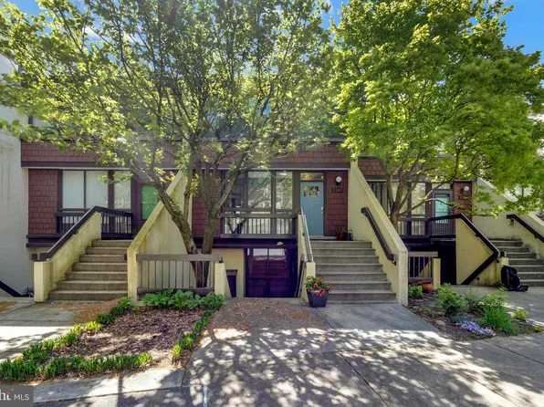 2240 S Randolph St #2, Arlington, VA 22204