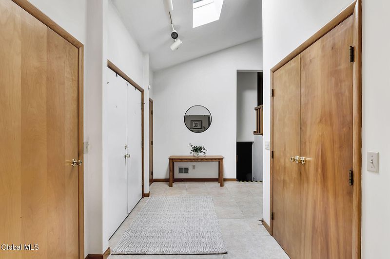 5th image of 27 Robinwood Drive