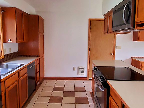 4th image of 9213 NE 73rd St