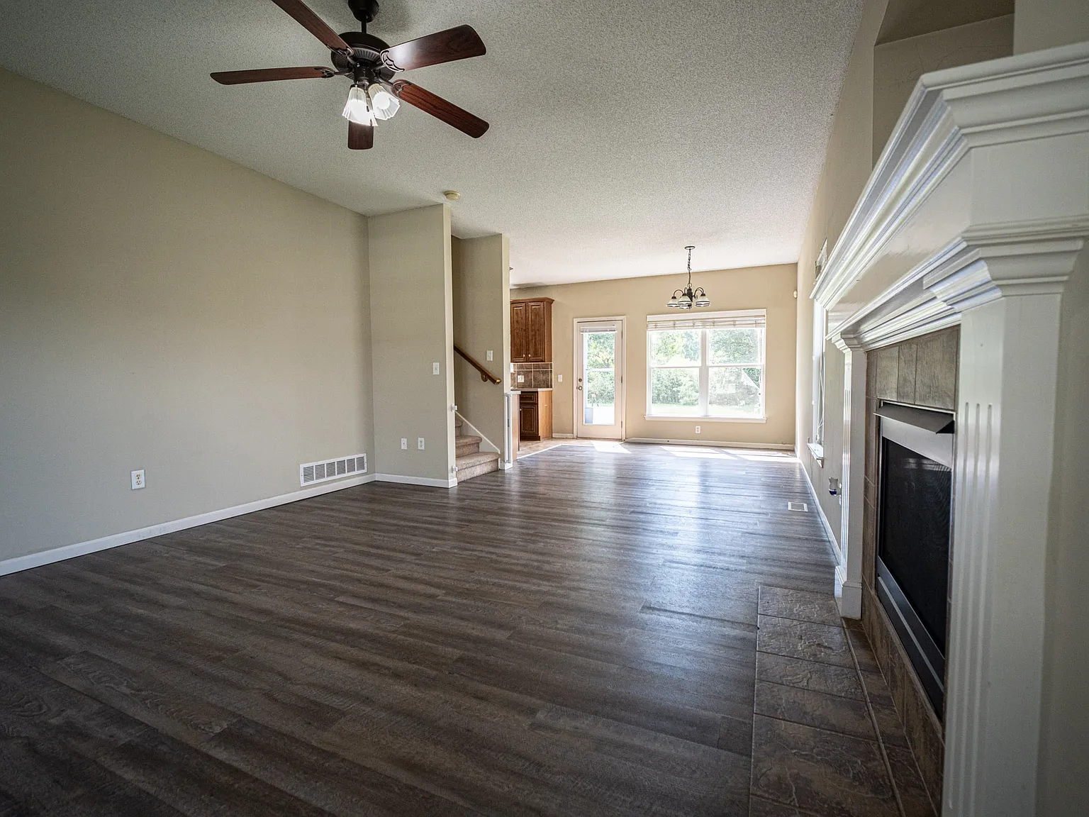 4 bed, 3.5 bath, 1713 sqft, $2,300 — Photo 3
