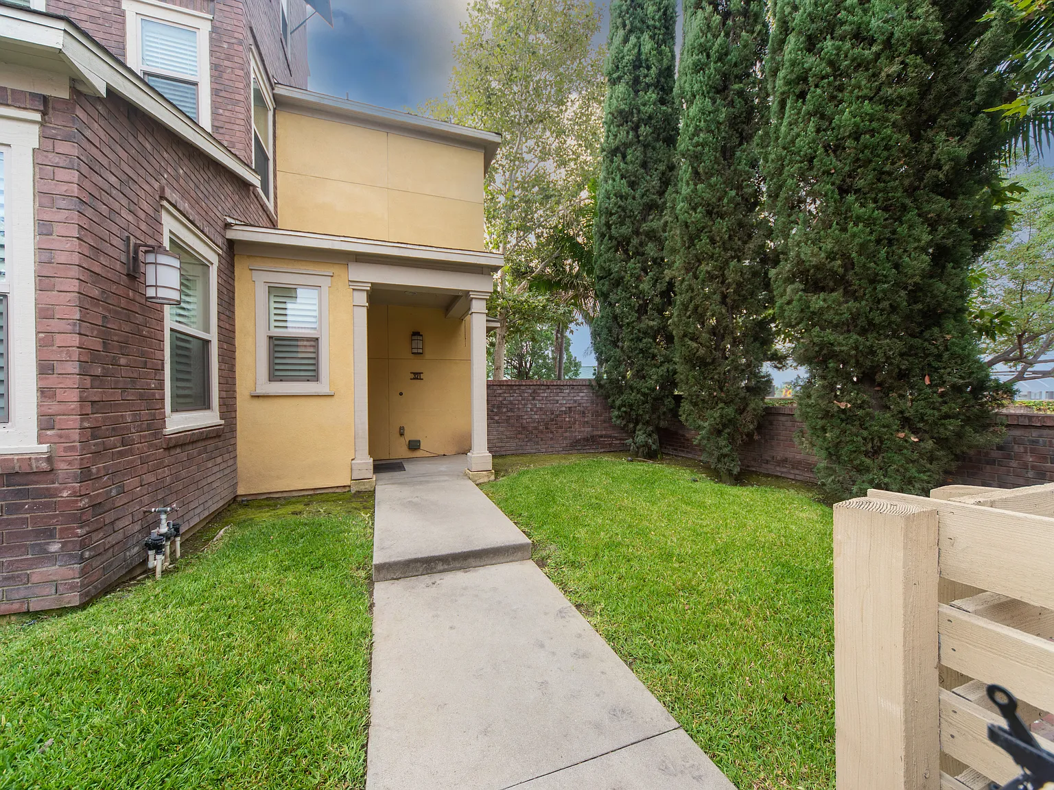 4 bed, 2107 sqft, $3,750 — Photo 2