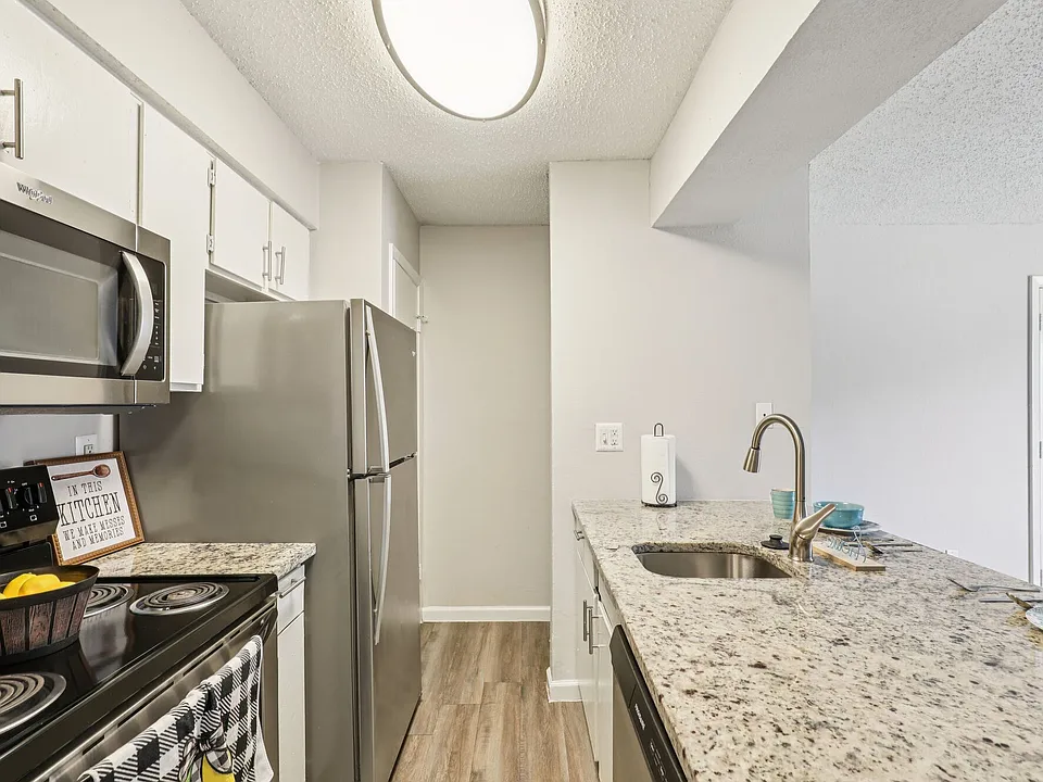 Claro Court Apartments