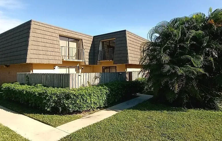 145 Heritage Way — Photo 1