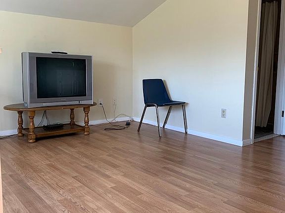 5th image of 9546 Olive St