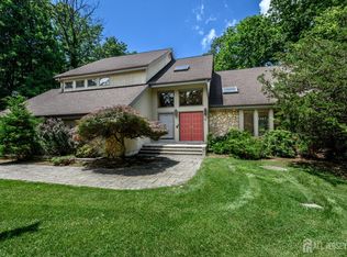 2 Malibu Dr, Sparta, NJ 07871
