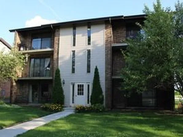 9949 Shady Ln, Orland Park, IL 60462