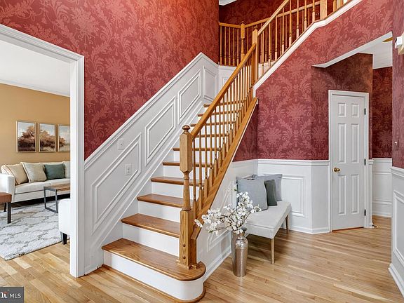 2nd image of 15 Castlewall Ct