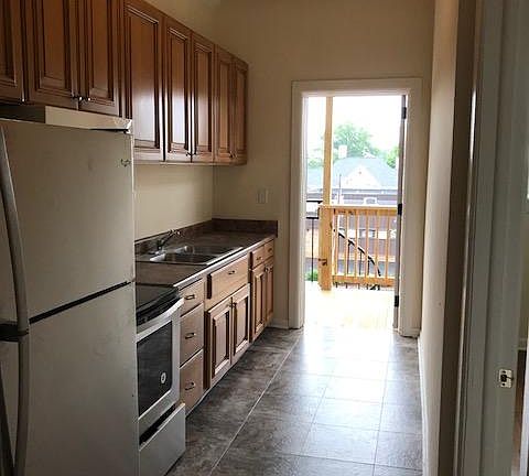 4th image of 606 N Roan St APT 9A
