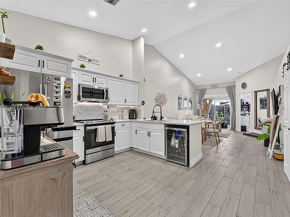 4th image of 11083 NW 38th Pl