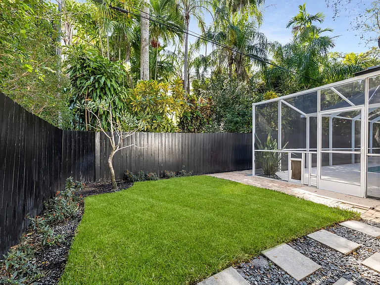 5100 SW 75th St — Photo 32