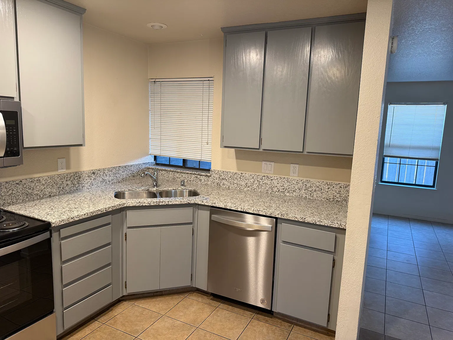 3155 Niagra St — Photo 4