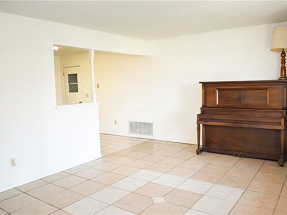 4th image of 1200 Erie Ave