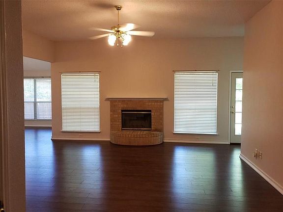 3rd image of 1024 Doreen St