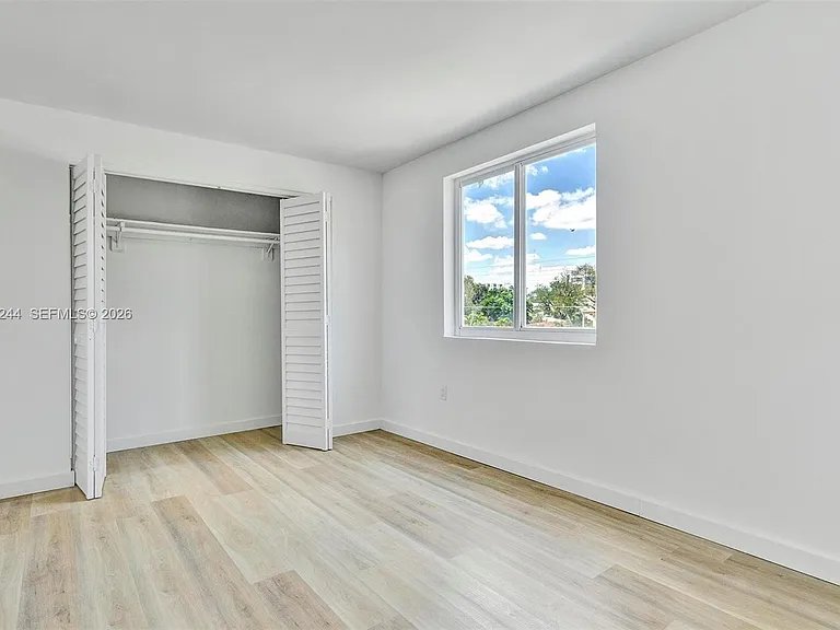620 SW 10th St #301 — Photo 10