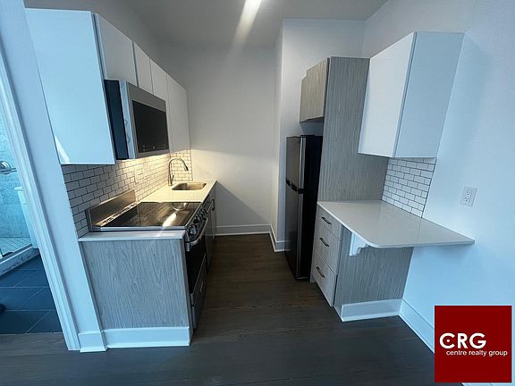 2nd image of 11 Queensberry St #32D