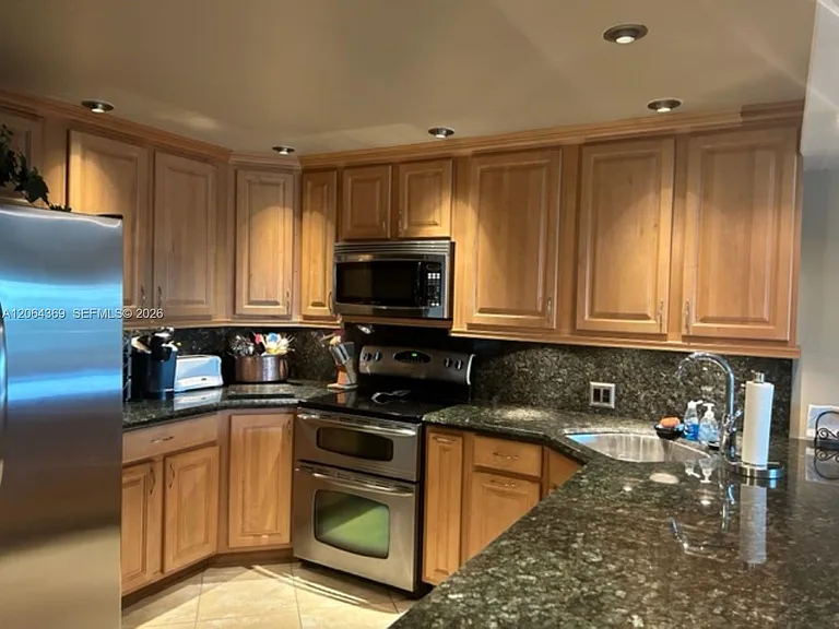 2801 N Palm Aire Dr #607 — Photo 8