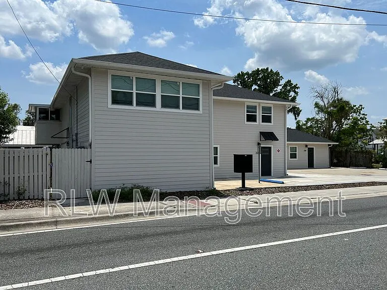 216 E Alfred St #220 — Photo 16