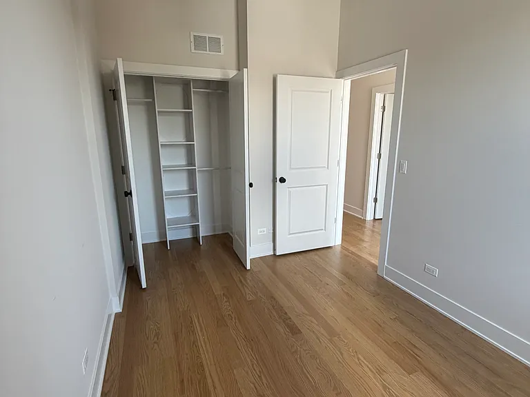 3354 N Sheffield Ave — Photo 15