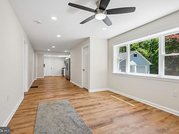 5th image of 223 Cypress Ave