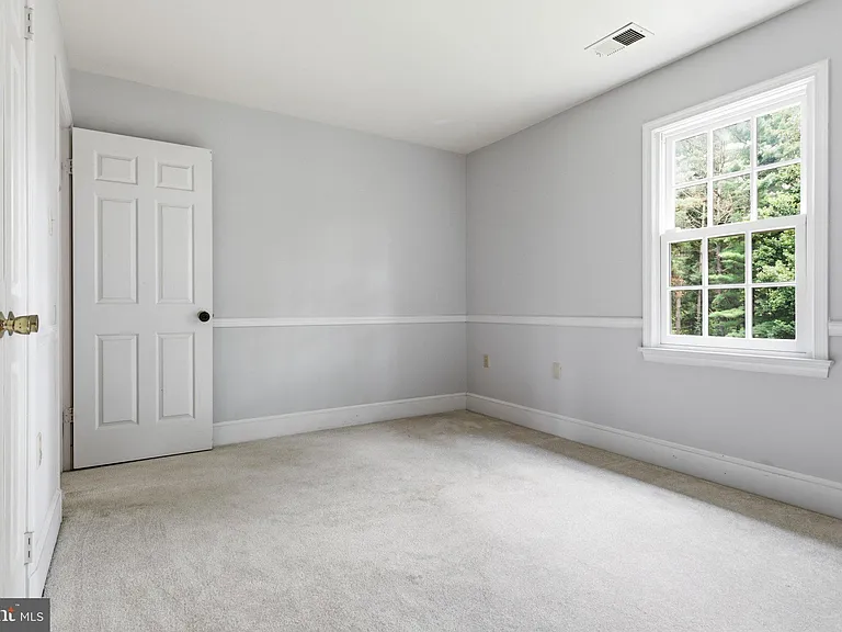 6817 Jeremiah Ct — Photo 28
