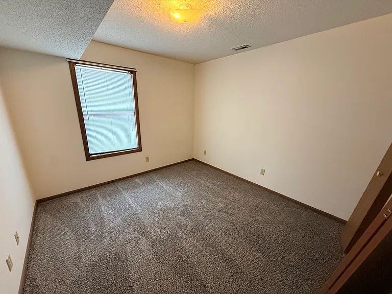 2 bed, 1.0 bath, $850 — Photo 4