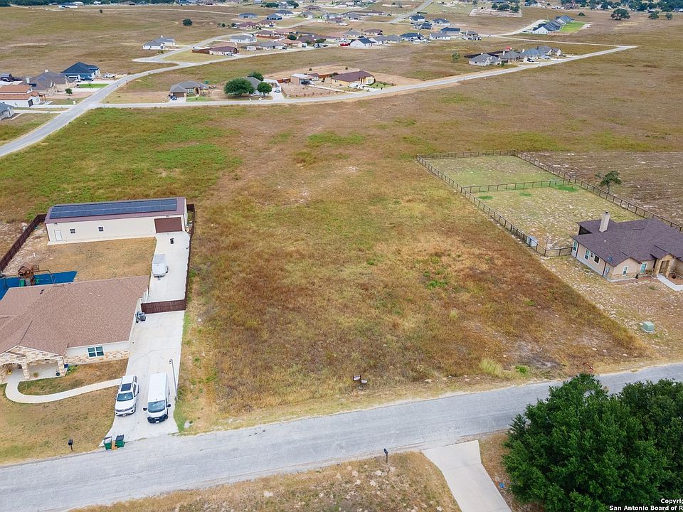 2nd image of 135 LAS PALOMAS DR