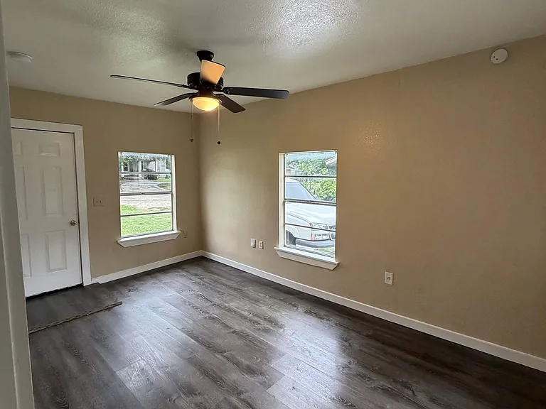 1419 W Ross St — Photo 3