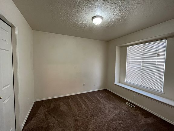 4th image of 11829 Shelburne St