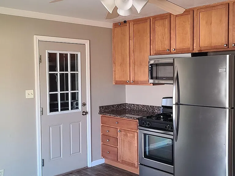 449 E Pierce St — Photo 16