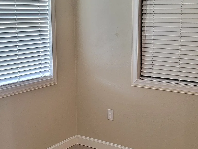 1480 Queen Anne Dr — Photo 40