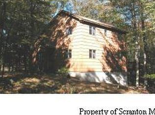 70 Hemlock Ln, Lake Ariel, PA 18436