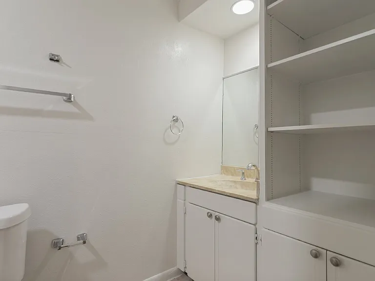4555 Altamesa Blvd — Photo 21