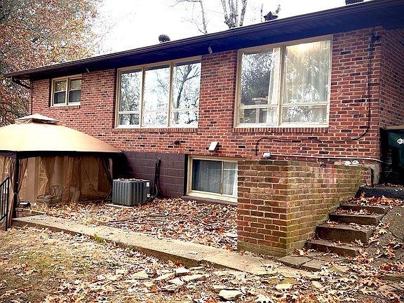 2nd image of 638 Park Ave