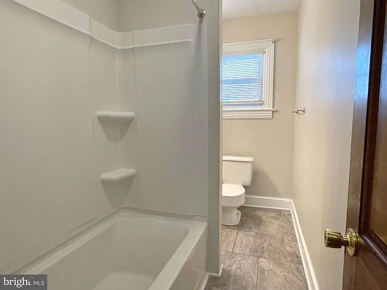 418 S Market St — Photo 13