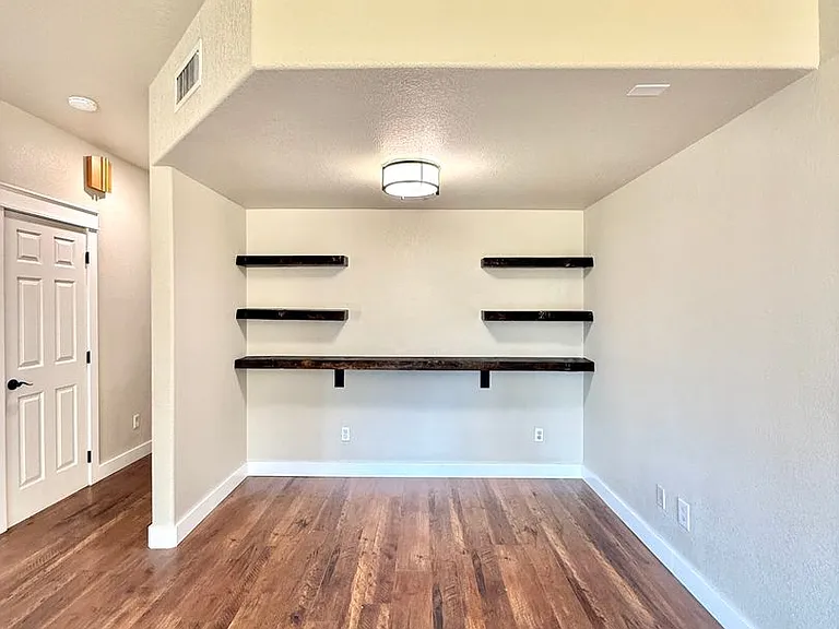 901 Manzanita Dr — Photo 7