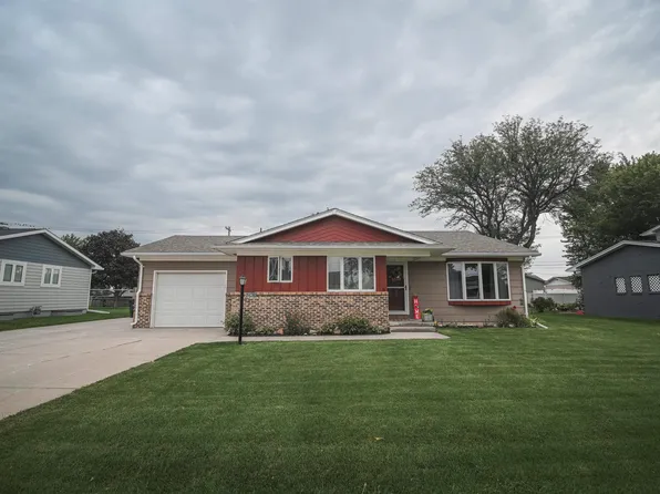 2616 Butterfoot Ln, Hastings, NE 68901