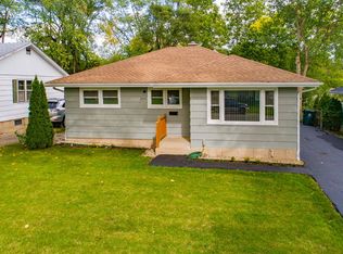 203 Rouse Ave, Mundelein, IL 60060