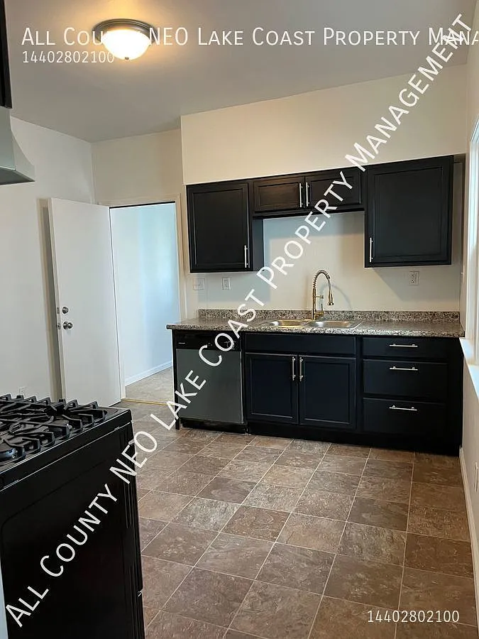 Beautiful 2 Bed, 1 Bath Lakewood Duplex — Photo 4