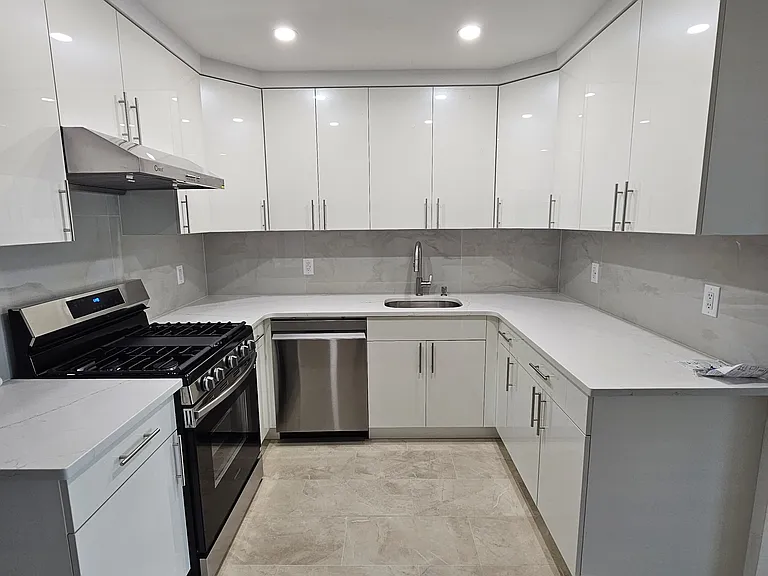 1813 Shore Pkwy N #3 — Photo 3