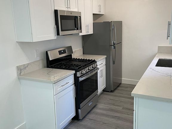 2nd image of 432 Palm Dr #2