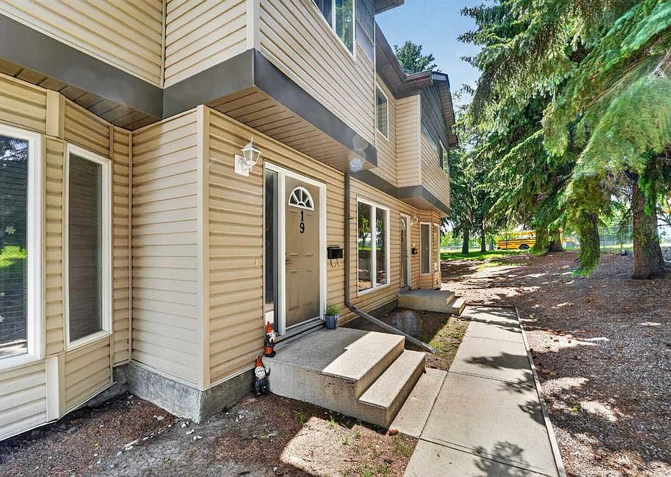 1st image of 275 Columbia Blvd W #19
