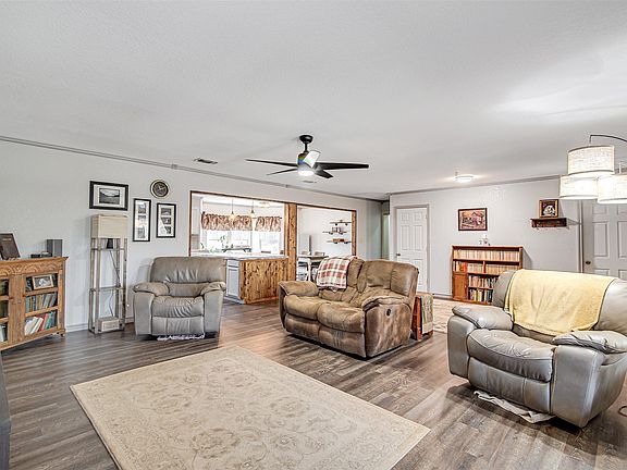 4th image of 2521 Timber Rd