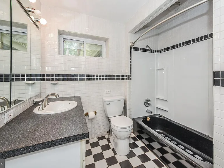 8104 Heacock Ln — Photo 10