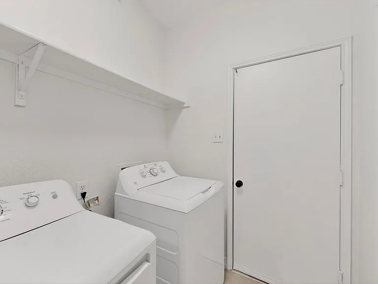 817 Edmonton Dr — Photo 6
