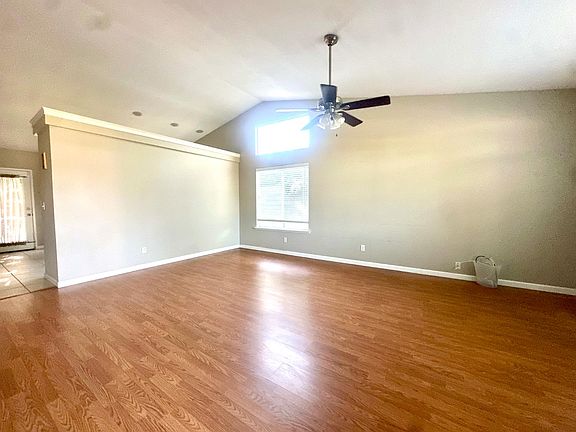 4th image of 1212 Carson Ave