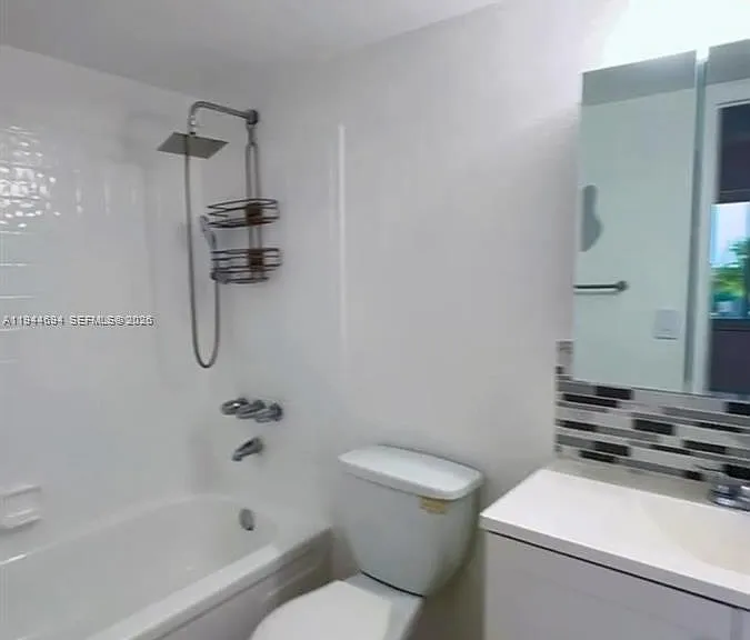 984 W 40th St #2 — Photo 2