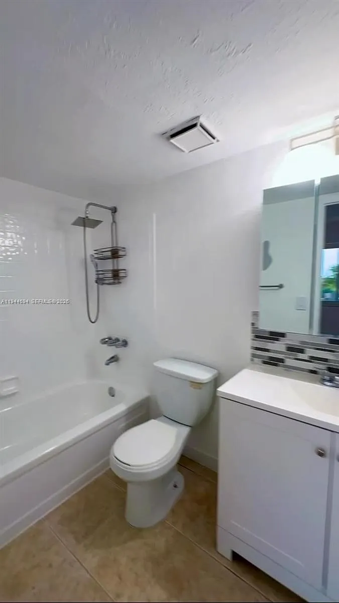 Building Photo - 984 W 40th St #2