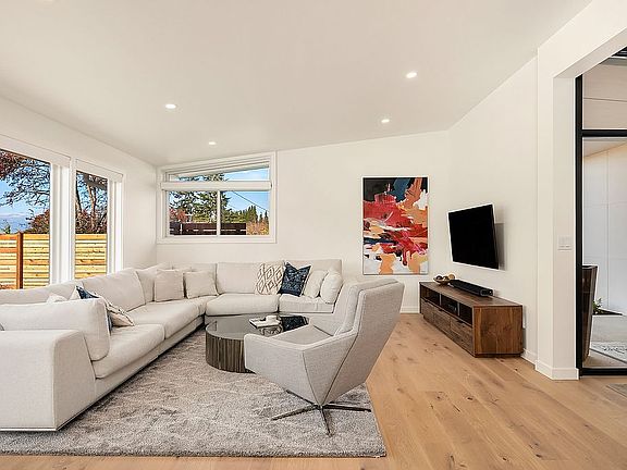 4th image of 8221 SE 36th St