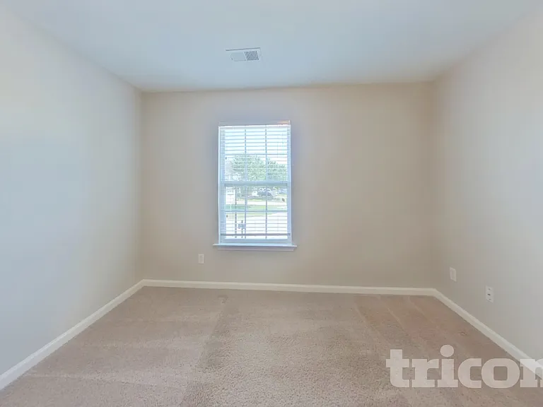 304 Longfellows Ln — Photo 9